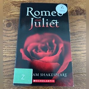 Romeo & Juliet by: William Shakespeare paperback book